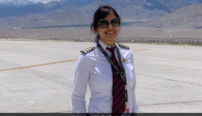 People Are Saluting Captain Monica Sharma, Who Saved The Lives Of 185 People On Social Media.