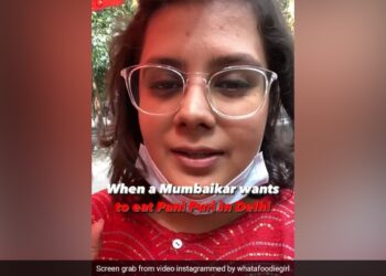 See What Happens When A Mumbaikar Eats Golgappa In Delhi Watch Video