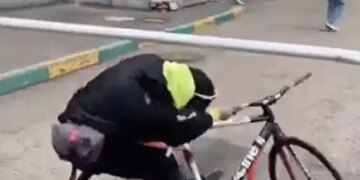 This Woman Is Heavy In Cycling, After Seeing The Skill You Will Also Say – This Is Magic – साइकिल चलाने में ये महिला है सब पर भारी, स्किल देखने के बाद आप भी कहेंगे