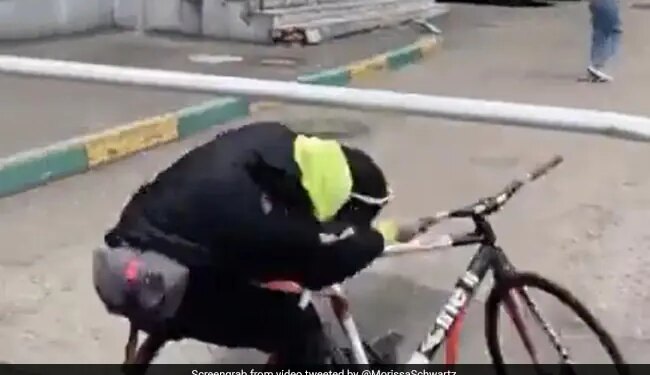 This Woman Is Heavy In Cycling, After Seeing The Skill You Will Also Say – This Is Magic – साइकिल चलाने में ये महिला है सब पर भारी, स्किल देखने के बाद आप भी कहेंगे