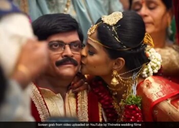 Bride Crying After Brother Surprises With Father Wax Statue On Her Wedding Day Internet Reacts Watch Video – बहन की शादी में भाई ने दिया ऐसा तोहफा, देखते ही फूट-फूटकर रोने लगा सारा परिवार
