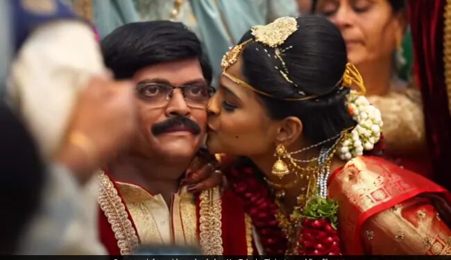 Bride Crying After Brother Surprises With Father Wax Statue On Her Wedding Day Internet Reacts Watch Video – बहन की शादी में भाई ने दिया ऐसा तोहफा, देखते ही फूट-फूटकर रोने लगा सारा परिवार