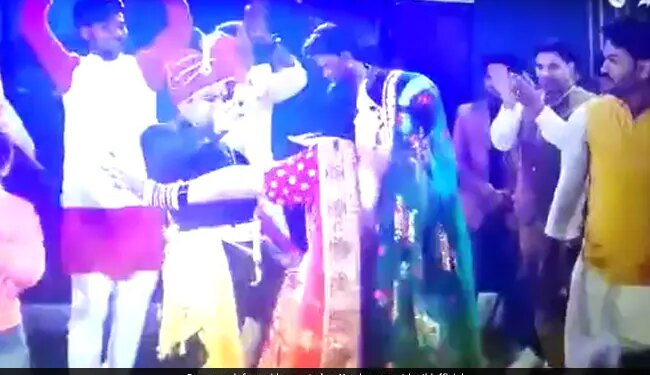 Groom Dancing Alone On The Stage Bride Came And Started Dancing People Were Surprised To See Bride Groom Dance Video