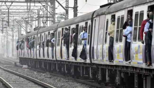 WATCH: YOUNG MAN HANGING FROM MUMBAI LOCAL TRAIN COLLIDED WITH A SIGNAL POLE SEE VIRAL VIDEO