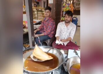 To Eat This Samosa, You Need As Much Power As Bahubali, This Huge 4 Kg Samosa Is Available For Rs 1100