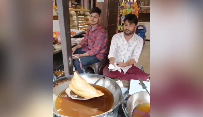 To Eat This Samosa, You Need As Much Power As Bahubali, This Huge 4 Kg Samosa Is Available For Rs 1100