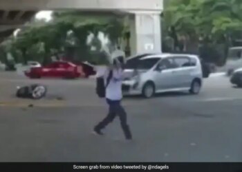 Man Stood Up And Started Doing Strange Things After Terrible Accident Happened Shocking Viral Video