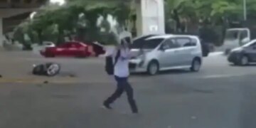 Man Stood Up And Started Doing Strange Things After Terrible Accident Happened Shocking Viral Video