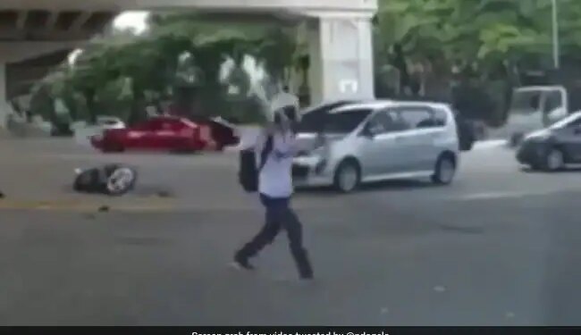 Man Stood Up And Started Doing Strange Things After Terrible Accident Happened Shocking Viral Video