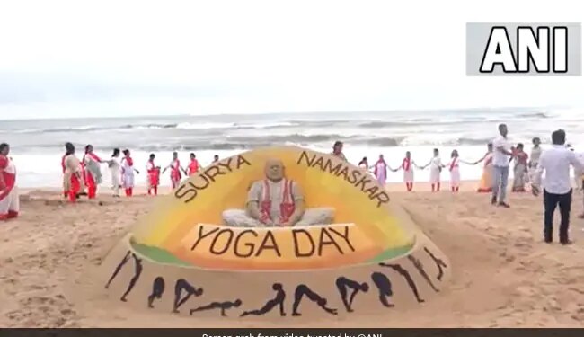 Sand Artist Sudarshan Patnaik Gave A Special Gift To PM Modi On The Occasion Of International Yoga Day