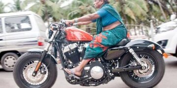 When Grandma Came Out On The Road With A Superbike, There Was A Ruckus On Social Media, People Said – Dadi Is Cool! – सुपरबाइक लेकर सड़क पर निकली दादी तो सोशल मीडिया पर मचा हंगामा, लोगों ने कहा
