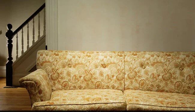 California Woman Finds 36000 Dollar Stuffed In Cushions Of Free Sofa | Women Found Lots Of Money Inside Sofa That She Got For Free