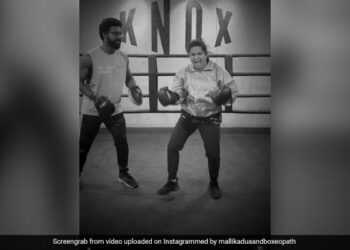 बॉक्सिंग करते हुए कोच रजनीश रवींद्रन के साथ डांस करते हुए नज़र आईं मलिका दुआ, वीडियो वायरल