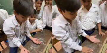 School Boy Magic Trick Video Viral On Social Media Internet Says Little Magician See Magic Video – बच्चे ने क्लास में दिखाया ऐसा जादू, लोग कहने लगे