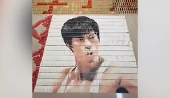 A Beautiful Picture Emerged From The Cards, A Fan Of Bruce Lee Showed Such Creativity That The World Is Shocked