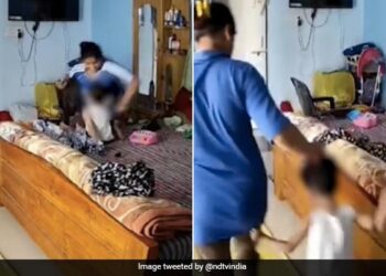 2 साल के बच्चे को बेरहमी से मारती थी आया, पेट में घूसे मारती थी, बाल खींचती थी, देखें वायरल वीडियो