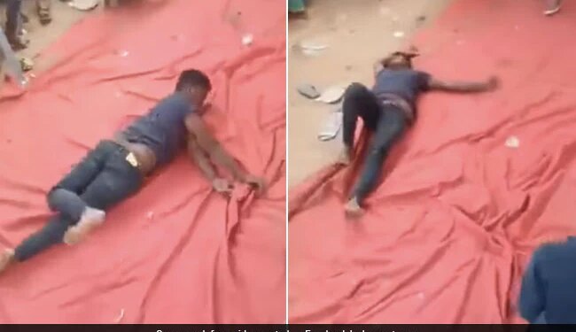 Man Dancing Like Dangerous Snake In Wedding Started Attack On People While Rolling On Floor Naagin Dance Funny Viral Video – नागिन डांस करते-करते हमलावर हुआ शख्स, ज़मीन पर लोट-लोटकर ऐसे नाचा कि मच गई भगदड़, लोग बोले