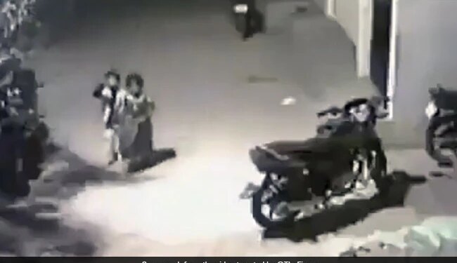 Little Boy Clashed With Dreaded Dogs To Save Sister What Happened Next See Shocking Video