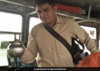 Bus Conductor From Haryana Roadways Offers Water To Passengers When They Board The Bus Story Goes Viral – हरियाणा रोडवेज के बस कंडक्टर की इस आदत पर फिदा हुए लोग, 12 साल से कर रहा है ये काम, लोग बोले