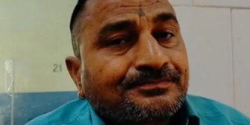 सांप ने किसान को काटा तो गुस्से में किसान ने सांप को ही काटकर खा गया, हैरान हो रहे हैं लोग