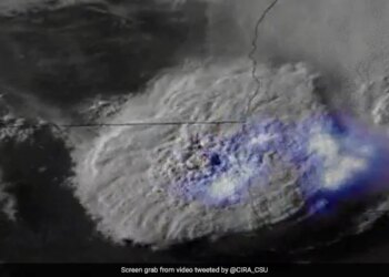 Incredible Satellite Video Of Tornadic Supercell Forming Over Chicago Watch Here