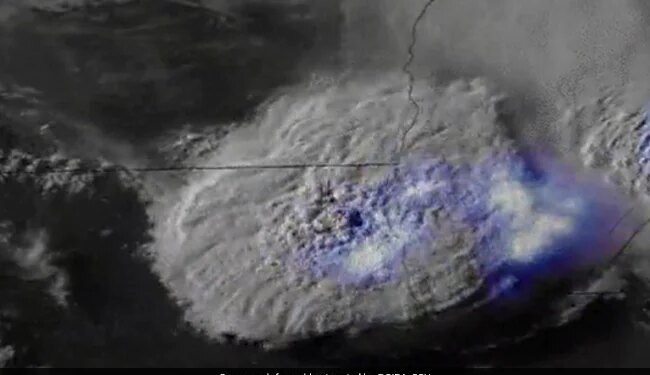 Incredible Satellite Video Of Tornadic Supercell Forming Over Chicago Watch Here