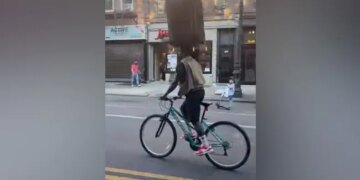 This Man Is Riding A Bicycle With A Suitcase On His Forehead, You Will Be Surprised To See The Video