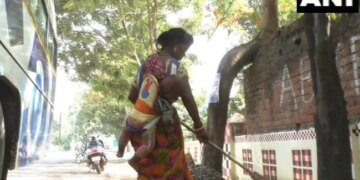 Sanitary Worker Cleans Road While Carrying Her Baby On Her Back In Odisha Internet Gets Emotional See Viral Video