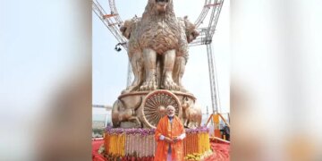 नए संसद भवन के ऊपर स्थापित हुआ 9500 किलो का राष्ट्रीय प्रतीक 'अशोक स्तंभ', PM मोदी ने किया अनावरण