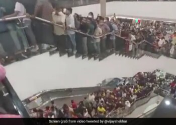 Kerala Mall Half Price Midnight Sale Twitter Upset To See This Shocking Viral Video