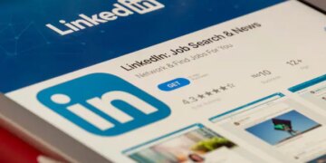 Woman Wrote Sex Work As Experience In Job Profile On LinkedIn Viral Post Divides Internet – महिला ने जॉब प्रोफाइल में लिखा