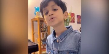 This Kid Sung Bollywood Famous Song Mere Mehboob Kayamat Hogi Song, Video Went Viral On Social Media – इस छोटे बच्चे ने सुरीली आवाज़ में गाया मेरे महबूब क़यामत होगी गाना, IAS ने कहा