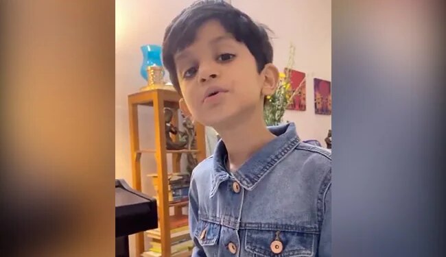 This Kid Sung Bollywood Famous Song Mere Mehboob Kayamat Hogi Song, Video Went Viral On Social Media – इस छोटे बच्चे ने सुरीली आवाज़ में गाया मेरे महबूब क़यामत होगी गाना, IAS ने कहा
