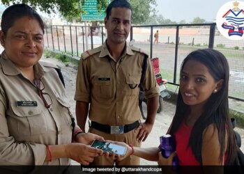 The Girl Who Came To Visit Laxman Jhula Lost Her IPhone Worth ₹65,000, Got It Back With The Help Of Police