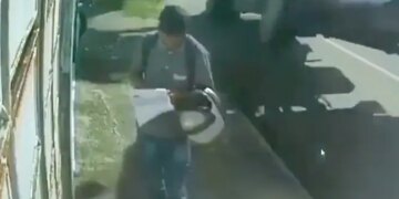 The Truck Was Coming At A High Speed, Fell On The Person, Watching The Video, People Said – Death Passed By Touching It – तेज़ रफ्तार में आ रहा था ट्रक, शख्स के ऊपर गिर गया, वीडियो देख लोगों ने कहा