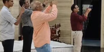 Uncle Recording Their Wife Dance Performance At A Wedding In The Cutest Way