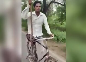 एक पैर से साइकिल चलाकर सड़क पर जा रहे इस शख्स का वीडियो लोगों को भावुक कर रहा है