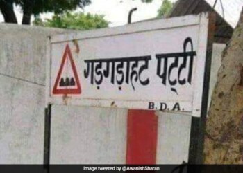 IAS Ask What Is Speed Breaker Hindi Translation After Seeing A Sign Board On The Road See Funny Viral Pic – सड़क किनारे लगे साइन बोर्ड को देख चकराया IAS का दिमाग, लोगों से पूछा