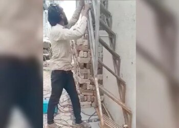 Anand Mahindra Was Very Happy To See The Folding Ladder, Said – There Is No Dearth Of Creative People In This Country – फोल्डिंग सीढ़ी को देखकर आनंद महिंद्रा हुए बेहद खुश, कहा