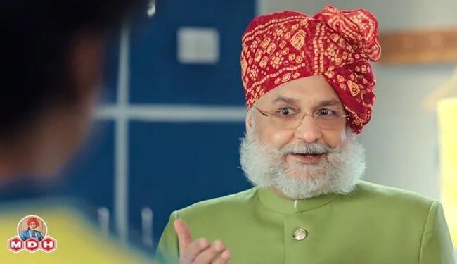 MDH के विज्ञापनों में दिखने वाला ये 'नए दादाजी' कौन हैं? क्या कंपनी बिक चुकी है? जानें पूरा सच
