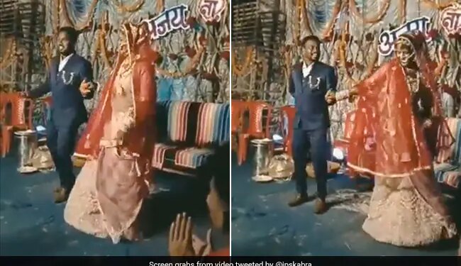 Bride Groom Rocked On Stage With Their Amazing Dance Performance People Said Made For Each Other Bride Groom Dance Viral Video
