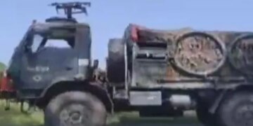 Silent Santari Keeping Eye On Pakistan Border As Robot Guarding The Border Making Army Job Simple Watch Video