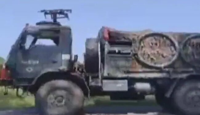 Silent Santari Keeping Eye On Pakistan Border As Robot Guarding The Border Making Army Job Simple Watch Video