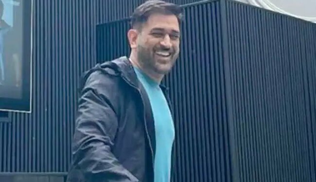 Seeing Dhoni On The Streets Of London, People Shout With Enthusiasm Saying No One Like Captain Dhoni