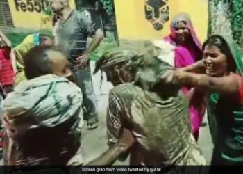 Women Bath BJP MLA With Mud, You Will Be Surprised To Know The Truth, Watch Video
