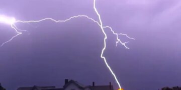 Lightning Bolt Strikes 500 Foot Away From US Family Horrifying Sight Caught On Camera