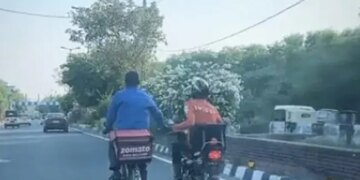 Swiggy Delivery Boy Helps Zomato Delivery Boy Going Bicycle On Road, Video Wins Hearts