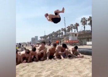 People Were Stunned To See The Talent Of The Person Doing The Long Jump, Said – Prepare To Go To The Olympics – लॉन्ग जंप करते शख्स का टैलेंट देख हक्के बक्के रह गए लोग, बोले