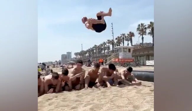 People Were Stunned To See The Talent Of The Person Doing The Long Jump, Said – Prepare To Go To The Olympics – लॉन्ग जंप करते शख्स का टैलेंट देख हक्के बक्के रह गए लोग, बोले