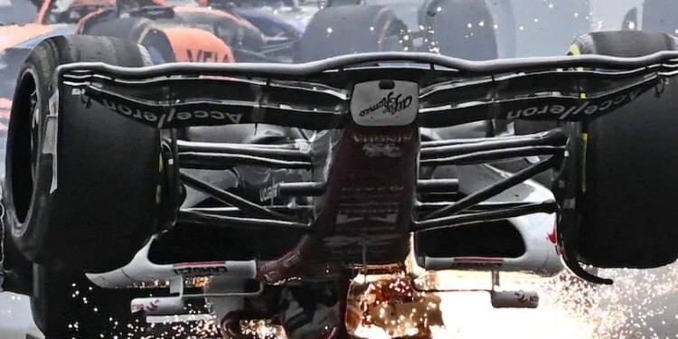 Video F1 Multicar Crash Driver Escaped Horror Accident To Tell This Is How He Survived – Viral Video : F1 ट्रैक पर भिड़ीं कई गाड़ियां, हैरतअंगेज़ तरीके से बचे ड्राइवर ने बताई ये बात…